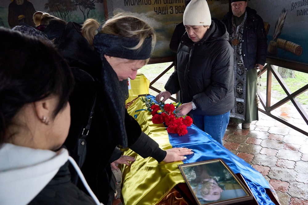 Нікополь сьогодні попрощався з Захисником 13