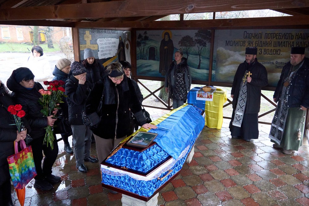 Нікополь сьогодні попрощався з Захисником 9