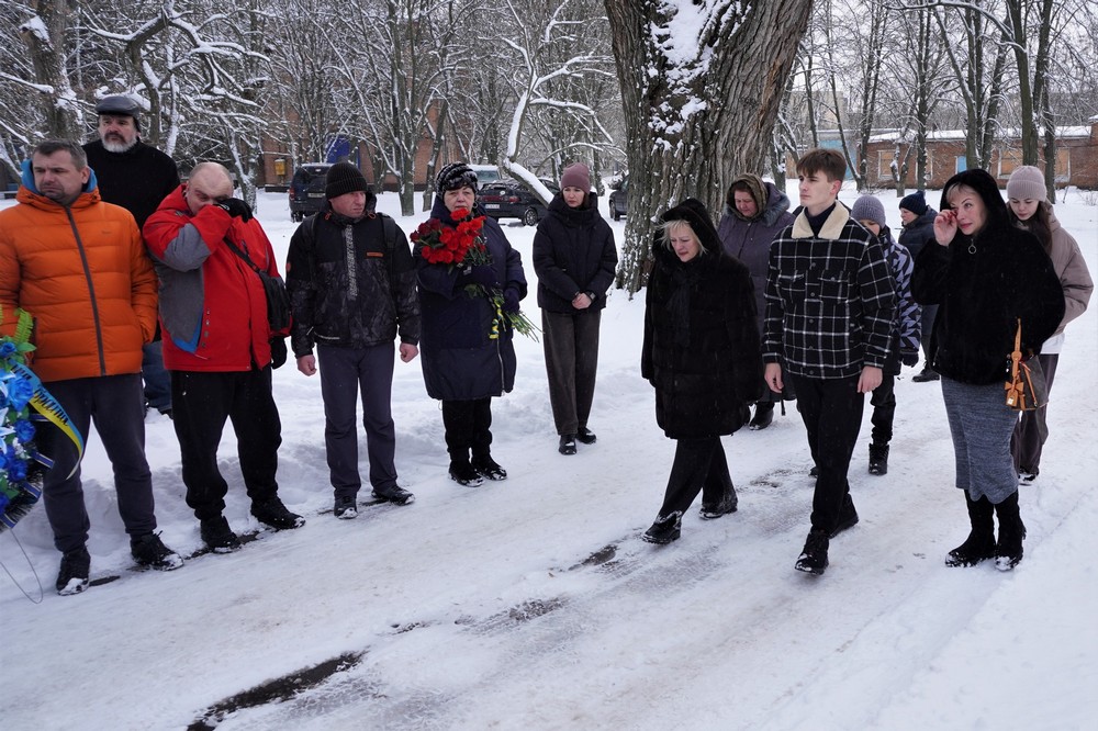 Нікополь сьогодні провів в останню путь Захисника