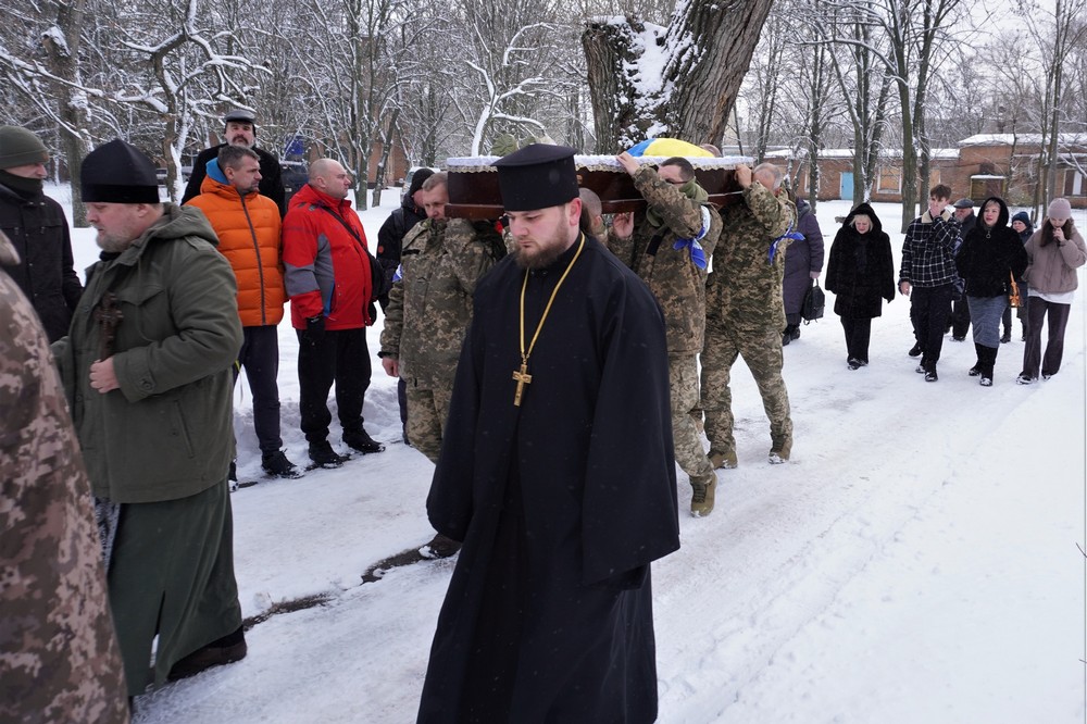 Нікополь сьогодні провів в останню путь Захисника 3