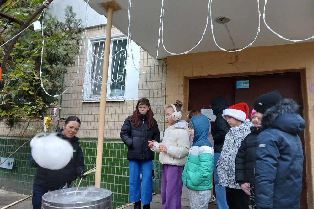 Завдяки Захисникам: в одному з дворів Нікополя відзначили День святого Миколая (відео) 1 Нікополя