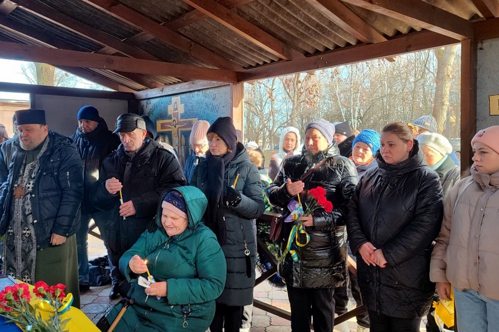 Пройшов найнебезпечніші ділянки фронту: Нікопольщина провела в останню путь полеглого Захисника (фото) 1 Нікопольщина провела в останню путь полеглого Захисника 2