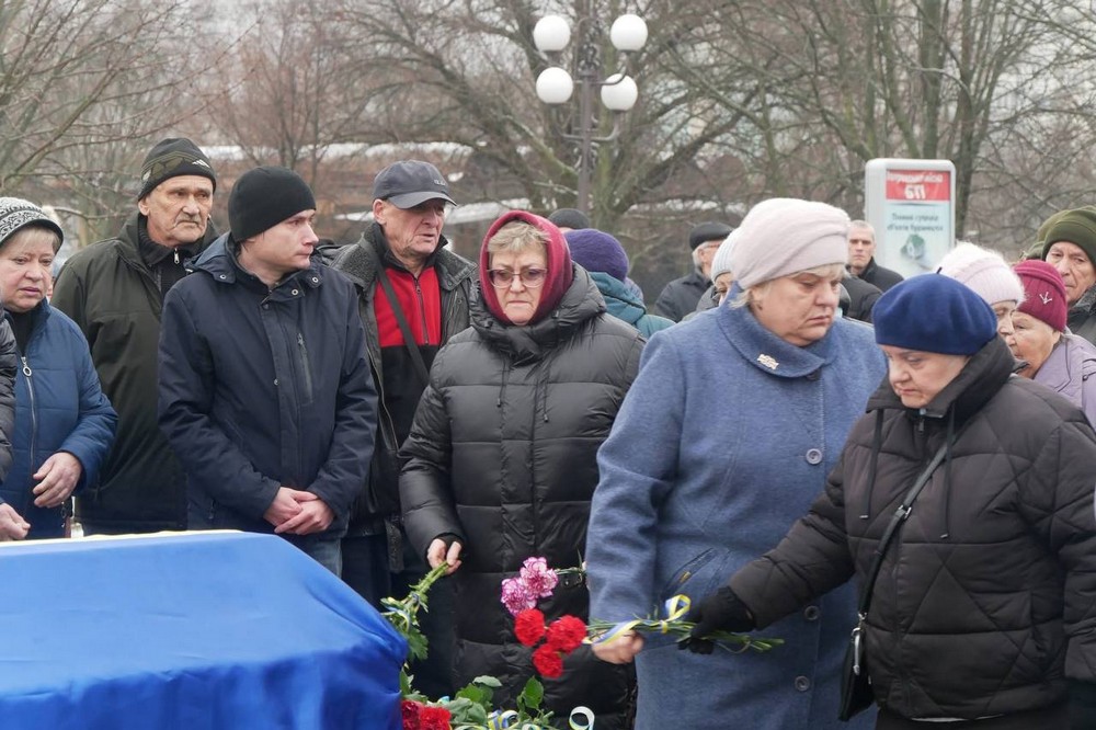 Нікопольщина сьогодні прощається з Героєм (фото) 7 Нікопольщина сьогодні прощається з Героєм (фото) 7