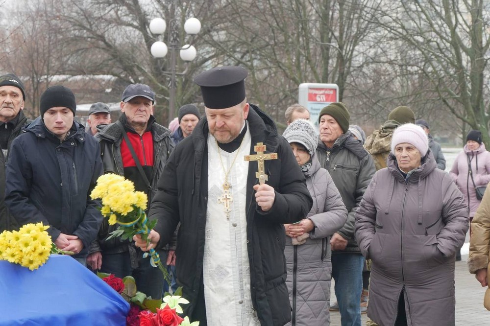 Нікопольщина сьогодні прощається з Героєм (фото) 8 Нікопольщина сьогодні прощається з Героєм (фото) 8