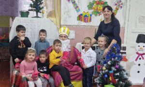 Святий Миколай прийшов до маленьких мешканців Нікопольського району (фото)