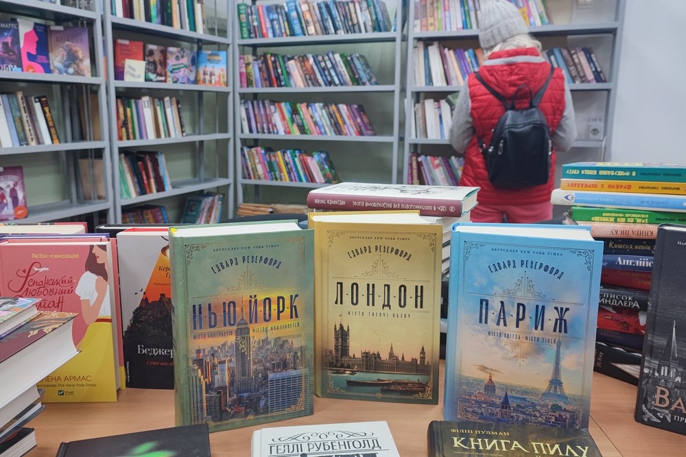 Центральній бібліотеці Нікополя 3 Центральній бібліотеці Нікополя 3