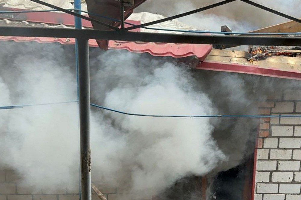 У Нікополі побито багатоповерхівку, виникла пожежа, є руйнування у районі, під ударом також були Криворіжжя і Синельниківщина (фото) 4 У Нікополі побито багатоповерхівку, виникла пожежа, є руйнування у районі, під ударом також були Криворіжжя і Синельниківщина (фото) 4