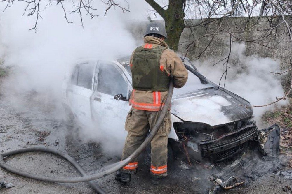 У Нікополі побито багатоповерхівку, виникла пожежа, є руйнування у районі, під ударом також були Криворіжжя і Синельниківщина (фото) 5 У Нікополі побито багатоповерхівку, виникла пожежа, є руйнування у районі, під ударом також були Криворіжжя і Синельниківщина (фото) 5