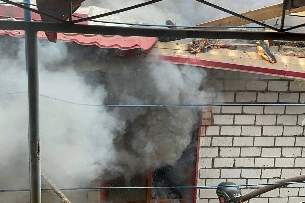 У Нікополі побито багатоповерхівку, виникла пожежа, є руйнування у районі, під ударом також були Криворіжжя і Синельниківщина (фото) 8 У Нікополі побито багатоповерхівку, виникла пожежа, є руйнування у районі, під ударом також були Криворіжжя і Синельниківщина (фото) 8