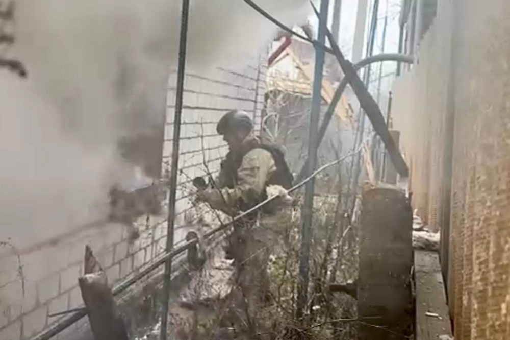 У Нікополі побито багатоповерхівку, виникла пожежа, є руйнування у районі, під ударом також були Криворіжжя і Синельниківщина (фото) 9 У Нікополі побито багатоповерхівку, виникла пожежа, є руйнування у районі, під ударом також були Криворіжжя і Синельниківщина (фото) 9