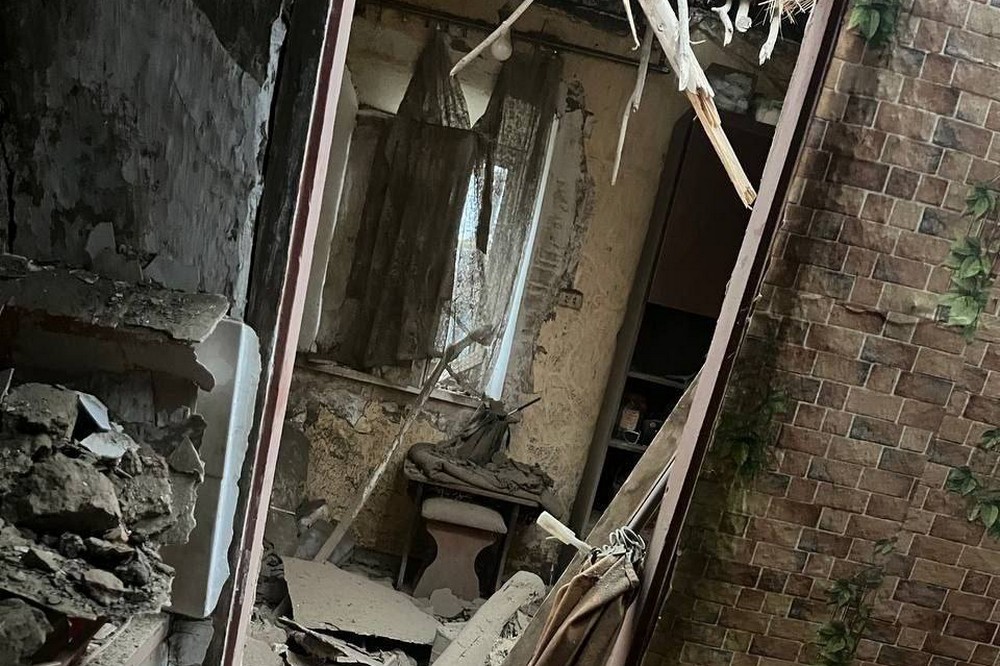 У Нікополі поранено жінку, побито багатоповерхівки, магазин, під обстрілами були також район і Криворіжжя (фото) 10 У Нікополі поранено жінку, побито багатоповерхівки, магазин, під обстрілами були також район і Криворіжжя (фото) 10