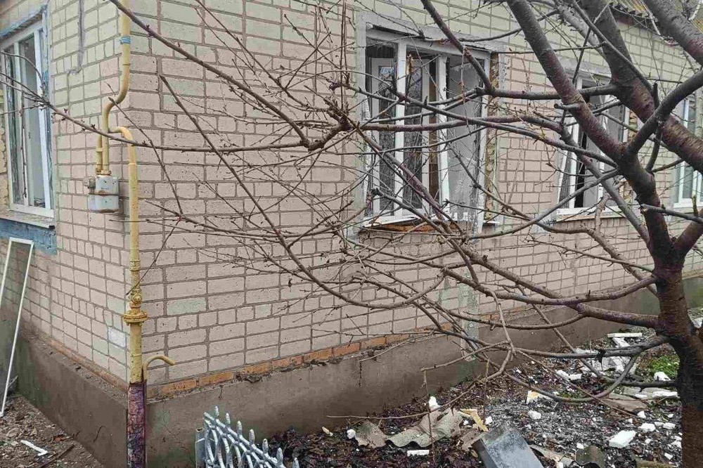 У Нікополі поранено жінку, побито багатоповерхівки, магазин, під обстрілами були також район і Криворіжжя (фото) 4 У Нікополі поранено жінку, побито багатоповерхівки, магазин, під обстрілами були також район і Криворіжжя (фото) 4