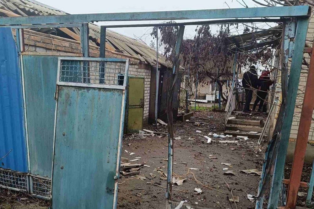 У Нікополі поранено жінку, побито багатоповерхівки, магазин, під обстрілами були також район і Криворіжжя (фото) 5 У Нікополі поранено жінку, побито багатоповерхівки, магазин, під обстрілами були також район і Криворіжжя (фото) 5