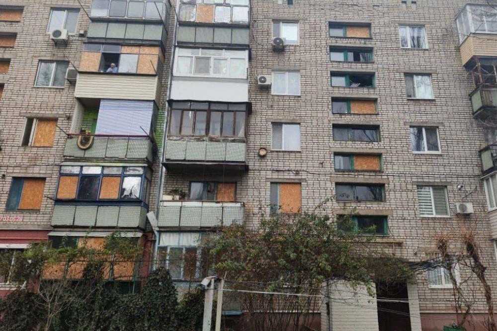 У Нікополі поранено жінку, побито багатоповерхівки, магазин, під обстрілами були також район і Криворіжжя (фото) 8 У Нікополі поранено жінку, побито багатоповерхівки, магазин, під обстрілами були також район і Криворіжжя (фото) 8