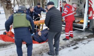 У Нікополі сьогодні двоє поранених, пошкоджені будинки та автомобілі, ворог атакував і район (фото) 4