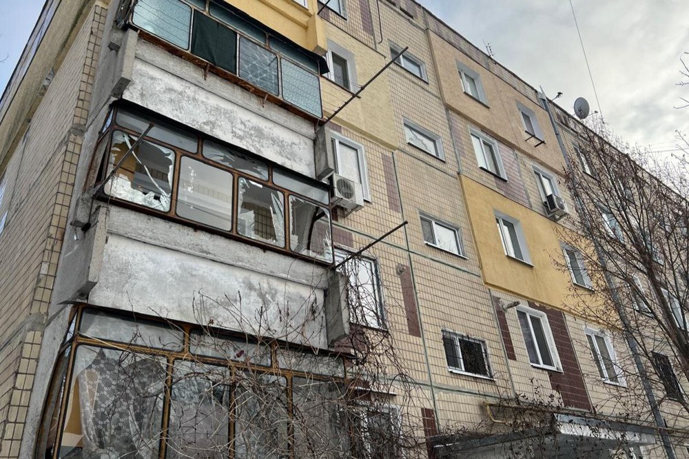 У Нікополі сьогодні двоє поранених, пошкоджені будинки та автомобілі, ворог атакував і район (фото) 5 У Нікополі сьогодні двоє поранених, пошкоджені будинки та автомобілі, ворог атакував і район (фото) 5