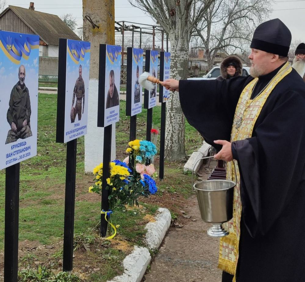 У селі на Нікопольщині відкрили Алею слави полеглих Захисників 2 У селі на Нікопольщині відкрили Алею слави полеглих Захисників 2