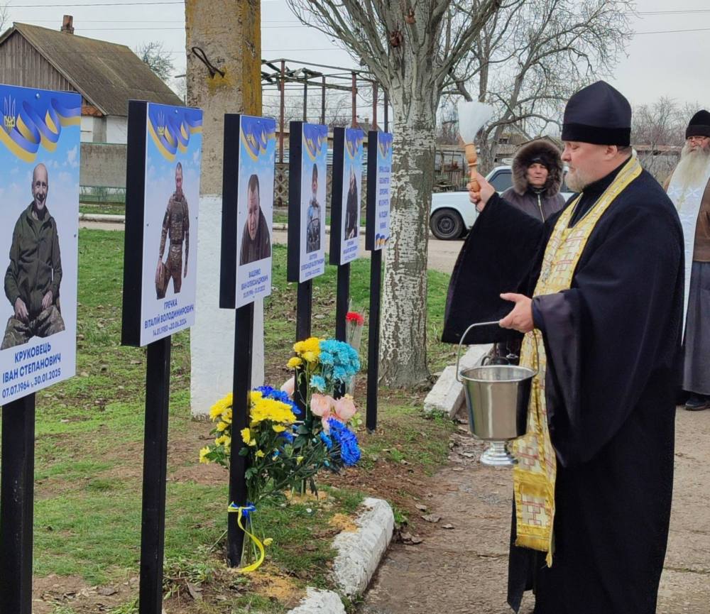 У селі на Нікопольщині відкрили Алею слави полеглих Захисників 3 У селі на Нікопольщині відкрили Алею слави полеглих Захисників 3