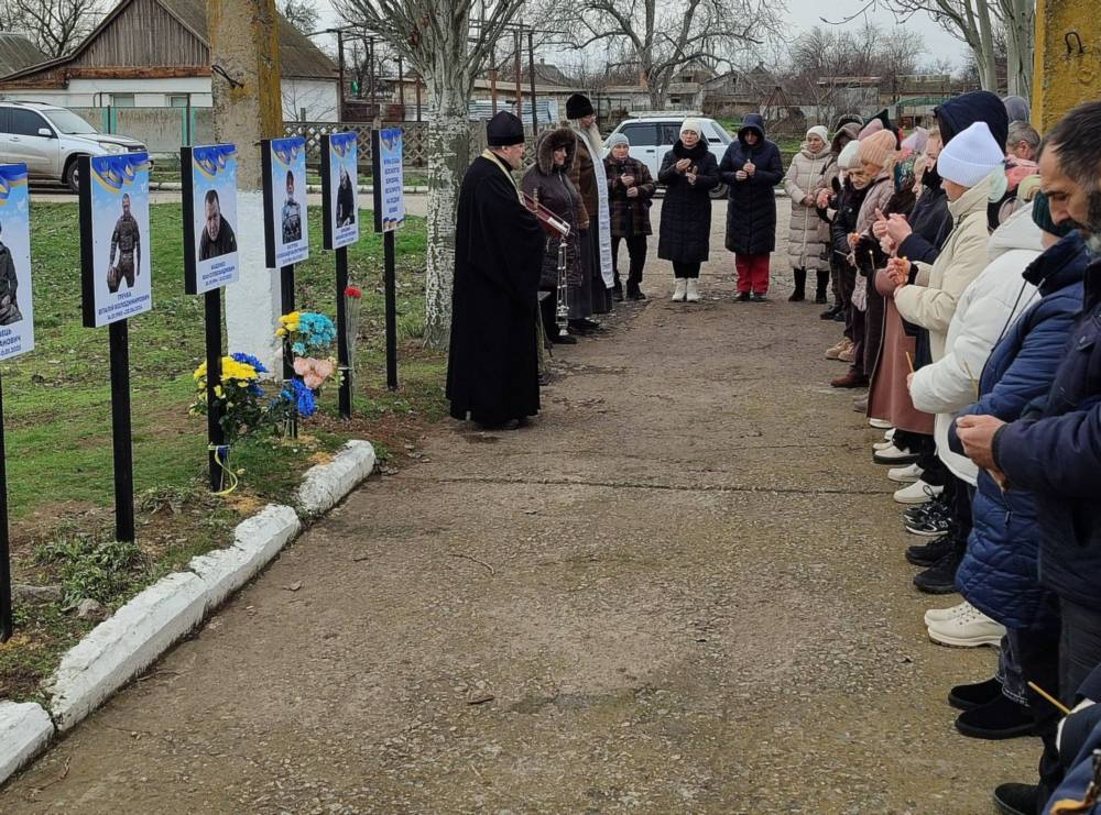 У селі на Нікопольщині відкрили Алею слави полеглих Захисників 5 У селі на Нікопольщині відкрили Алею слави полеглих Захисників 5