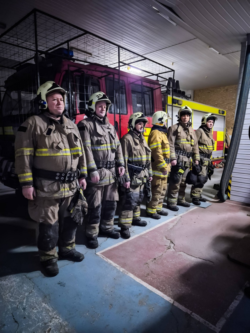 З різдвяним візитом до рятувальників Нікополя завітали священники ПЦУ (фото) 3