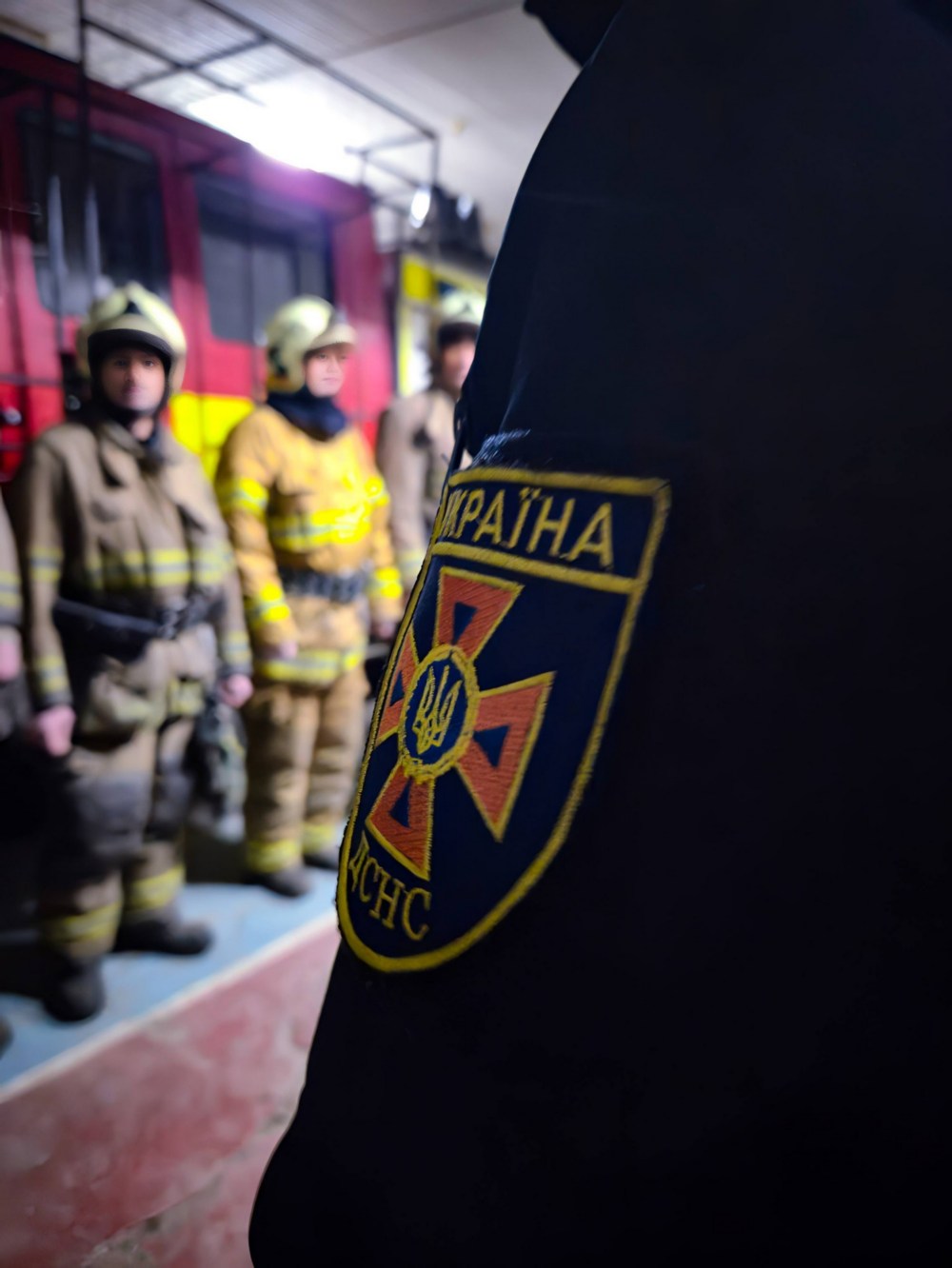 З різдвяним візитом до рятувальників Нікополя завітали священники ПЦУ (фото) 4