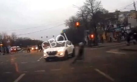 Відео моменту ДТП: дитина вибігла просто під колеса – у Кривому Розі авто наїхало на 12-річну дівчинку  на пішохідному переході