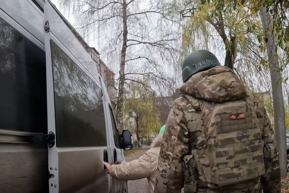 «Білі янголи» евакуювали 3400 людей з Нікопольщини і Синельниківщини (відео)