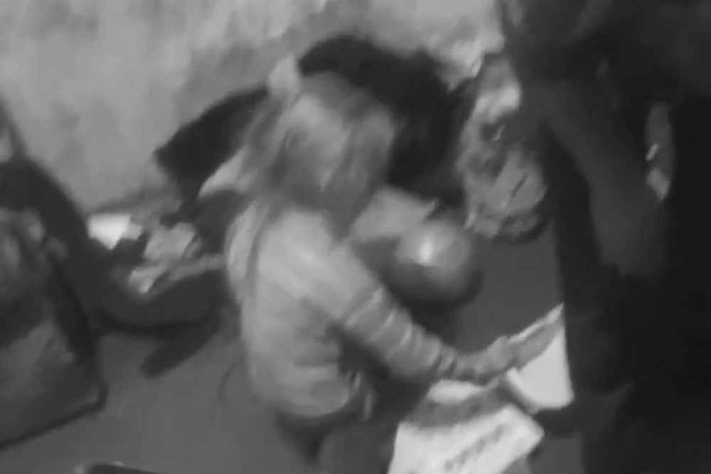 «Врятуйте дітей, будь ласка»: нікопольські «Білі янголи» переконують родини з Синельниківщини евакуюватися (відео) 1 «Врятуйте дітей, будь ласка»: нікопольські «Білі янголи» переконують родини з Синельниківщини евакуюватися (відео)