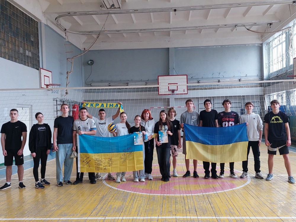 Великий благодійний збір, флешмоби, виставки, змагання: як у Покрові відзначили день ЗСУ