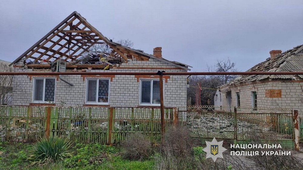 На Нікопольщині поранено чоловіка, понівечено АЗС, будинки, підприємство, під ударом також були Синельниківщина і Павлоградщина – поліція (фото)