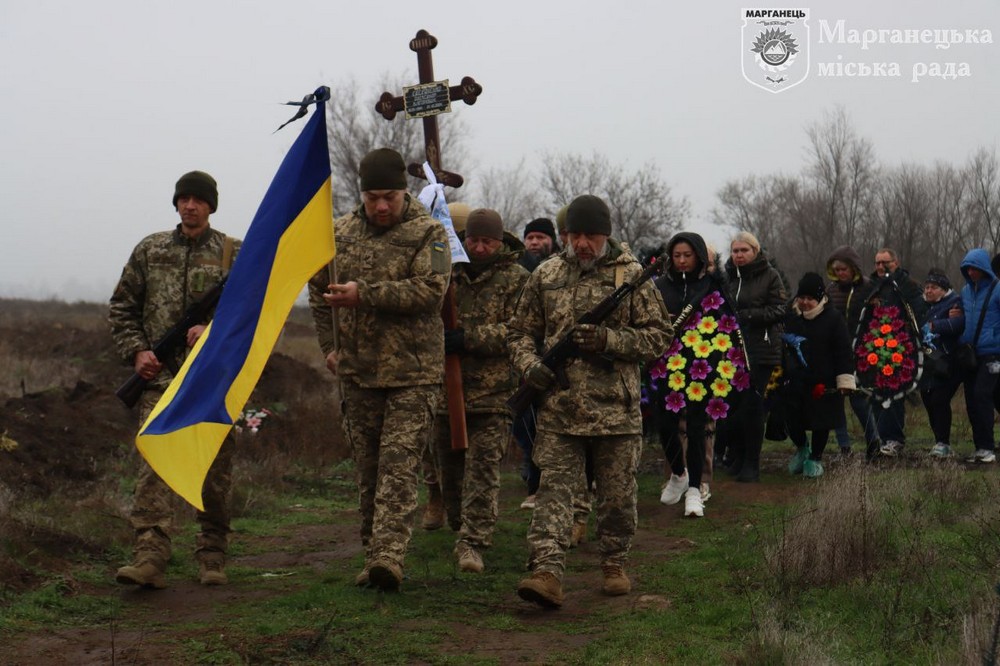 Загинув понад рік тому… На Нікопольщині сьогодні провели в останню путь Захисника (фото) Загинув понад рік тому… На Нікопольщині сьогодні провели в останню путь Захисника (фото)