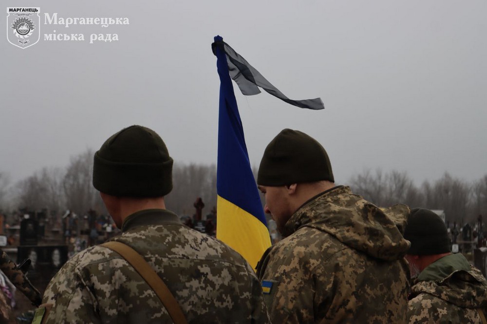 Загинув понад рік тому… На Нікопольщині сьогодні провели в останню путь Захисника (фото) Загинув понад рік тому… На Нікопольщині сьогодні провели в останню путь Захисника (фото)