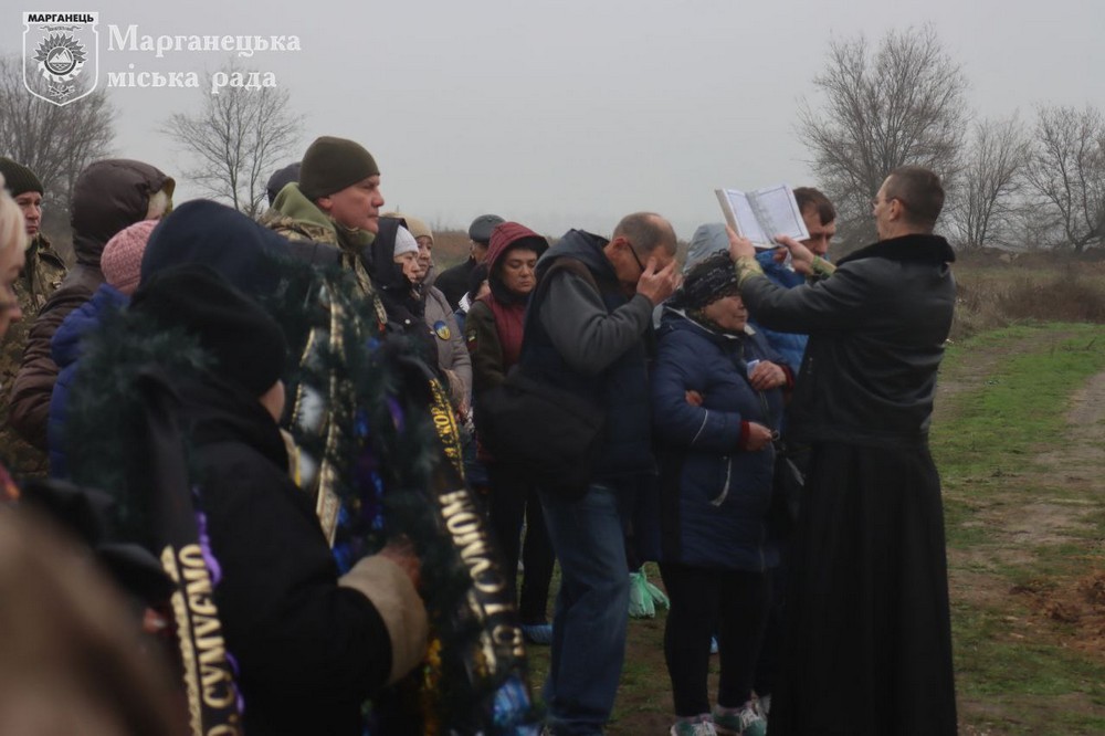Загинув понад рік тому… На Нікопольщині сьогодні провели в останню путь Захисника (фото) Загинув понад рік тому… На Нікопольщині сьогодні провели в останню путь Захисника (фото)