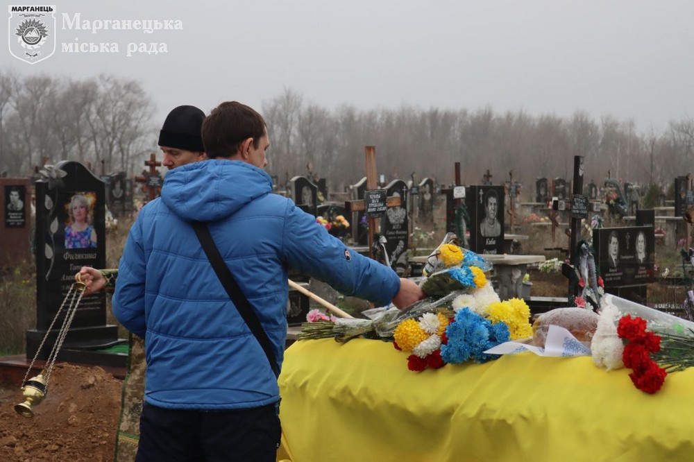 Загинув понад рік тому… На Нікопольщині сьогодні провели в останню путь Захисника (фото) Загинув понад рік тому… На Нікопольщині сьогодні провели в останню путь Захисника (фото)