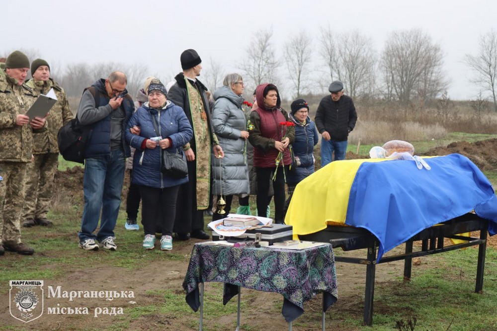 Загинув понад рік тому… На Нікопольщині сьогодні провели в останню путь Захисника (фото) Загинув понад рік тому… На Нікопольщині сьогодні провели в останню путь Захисника (фото)