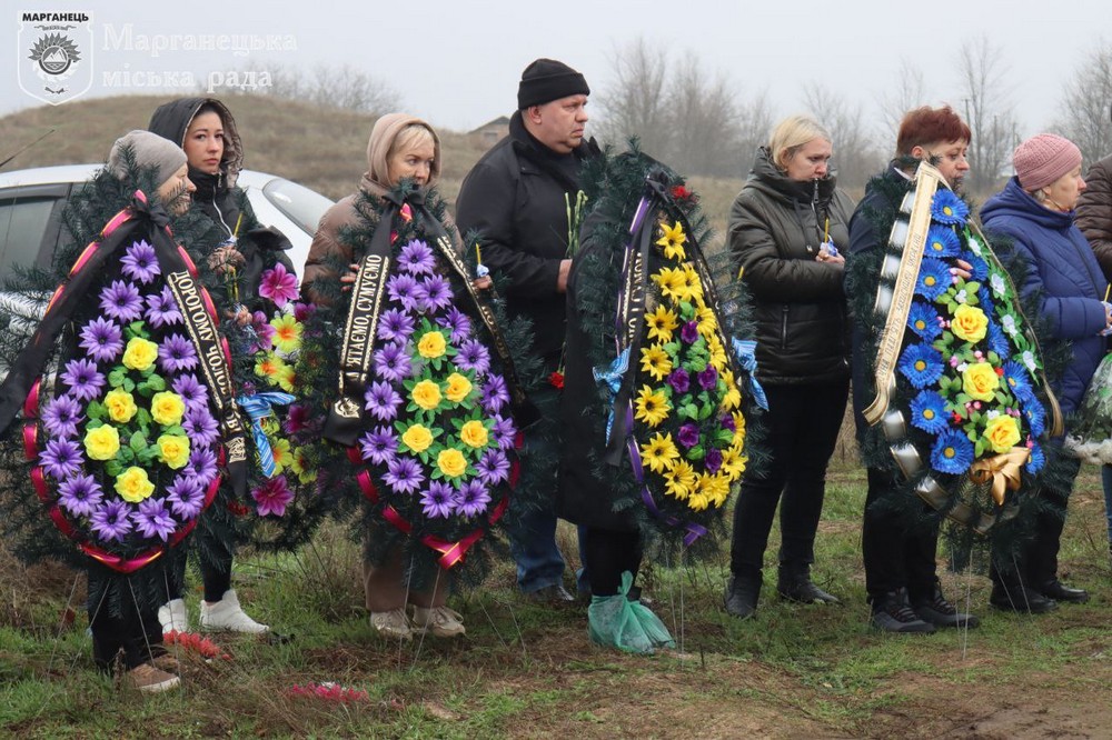 Загинув понад рік тому… На Нікопольщині сьогодні провели в останню путь Захисника (фото) Загинув понад рік тому… На Нікопольщині сьогодні провели в останню путь Захисника (фото)
