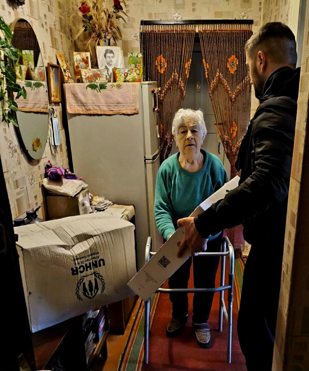 У Марганці людям роздали 30 наборів зимового утеплення і провели тренінг зі стресостійкості (фото)