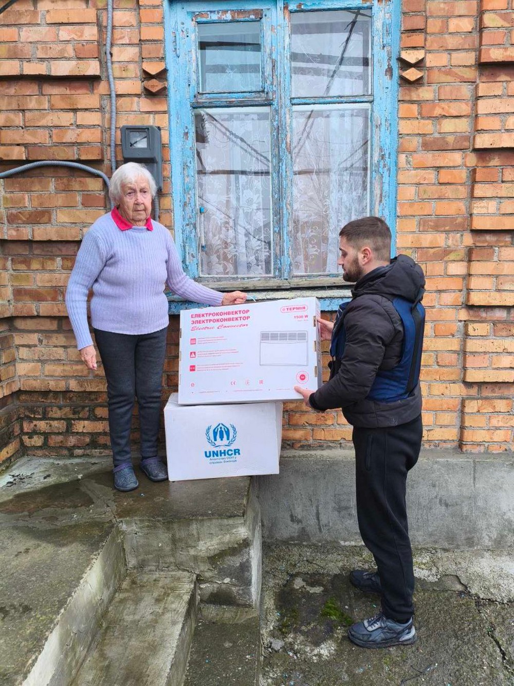 У Марганці людям роздали 30 наборів зимового утеплення і провели тренінг зі стресостійкості (фото)