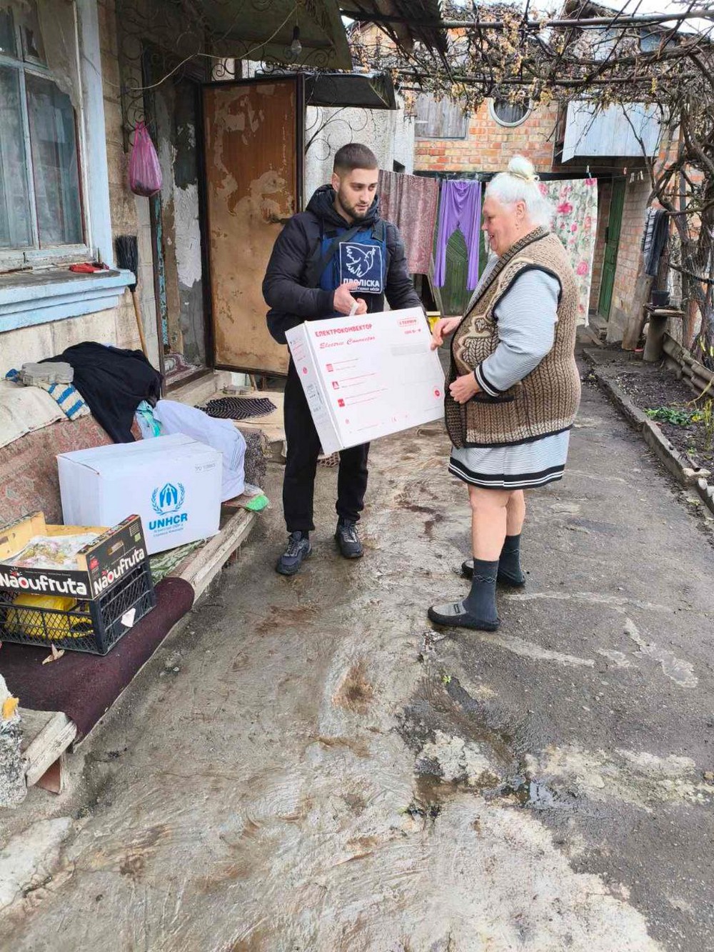 У Марганці людям роздали 30 наборів зимового утеплення і провели тренінг зі стресостійкості (фото)