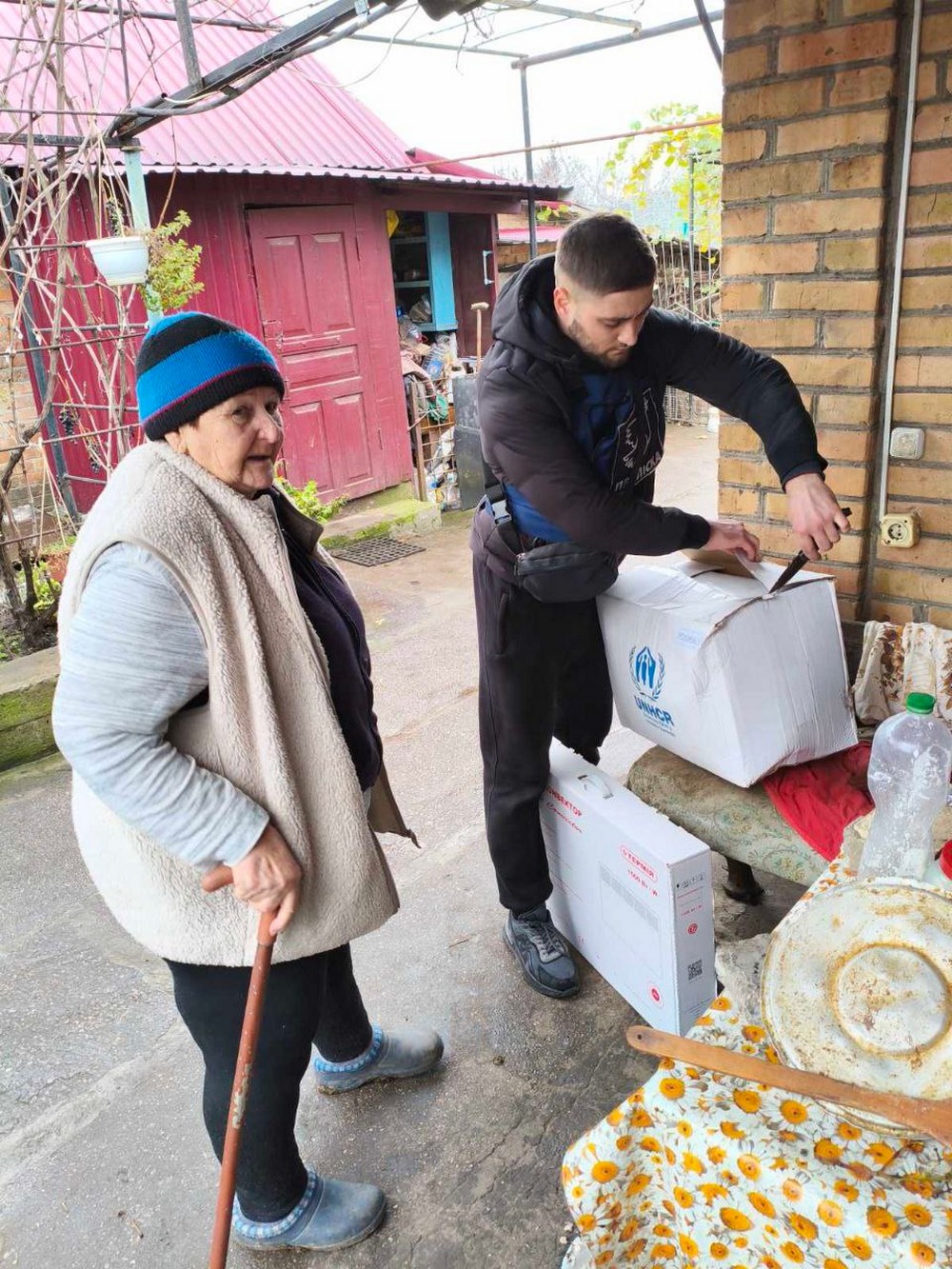 У Марганці людям роздали 30 наборів зимового утеплення і провели тренінг зі стресостійкості (фото)