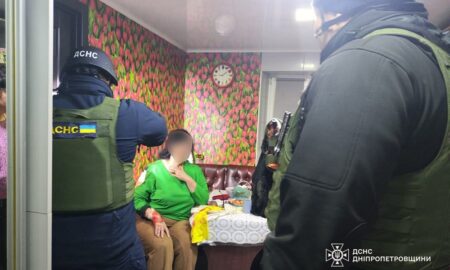 У Нікополі рятувальники надали допомогу постраждалій жінці, у Кривому Розі 6 поранених і багато руйнувань – ДСНС (фото)