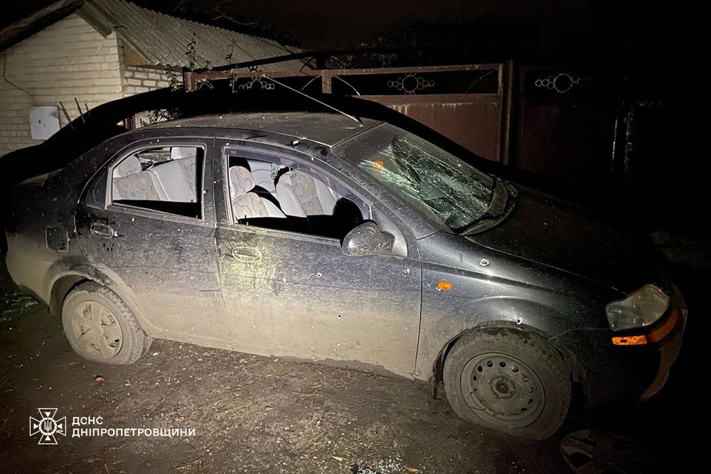 У Нікополі рятувальники надали допомогу постраждалій жінці, у Кривому Розі 6 поранених і багато руйнувань – ДСНС (фото) У Нікополі рятувальники надали допомогу постраждалій жінці, у Кривому Розі 6 поранених і багато руйнувань – ДСНС (фото)