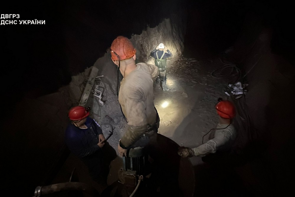 Двоє гірників загинули на шахті Дніпропетровщини Двоє гірників загинули на шахті Дніпропетровщини