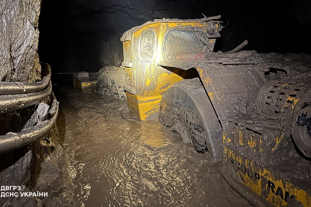 Двоє гірників загинули на шахті Дніпропетровщини через прорив пульпи: пошукова операція тривала 14 діб 1 Двоє гірників загинули на шахті Дніпропетровщини через прорив пульпи: пошукова операція тривала 14 діб