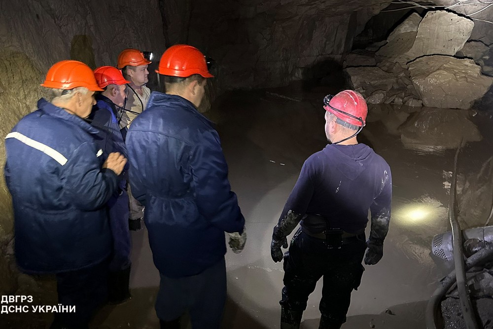 Двоє гірників загинули на шахті Дніпропетровщини Двоє гірників загинули на шахті Дніпропетровщини