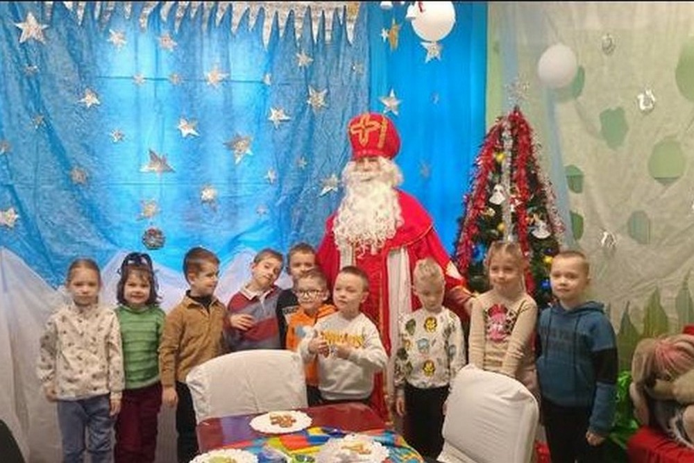 Час творити дива… У Покрові відкрили майстерню святого Миколая (фото) 1 Час творити дива… У Покрові відкрили майстерню святого Миколая (фото)