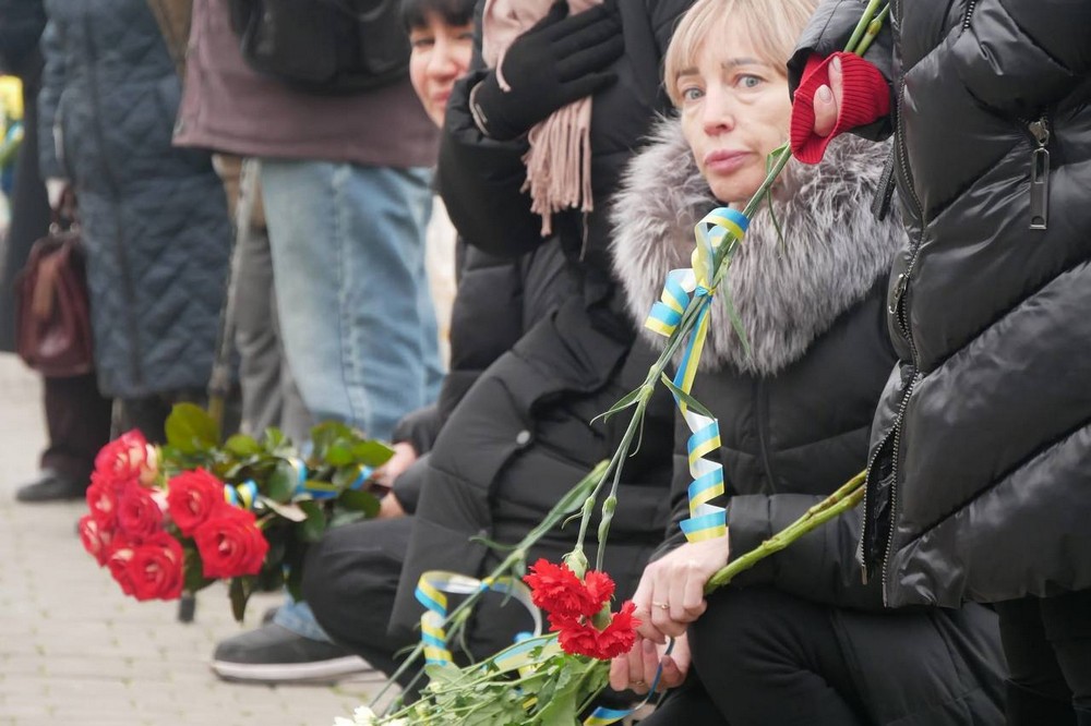 Ще один воїн поповнив небесне військо: на Нікопольщині сьогодні провели в останню путь Захисника (фото)