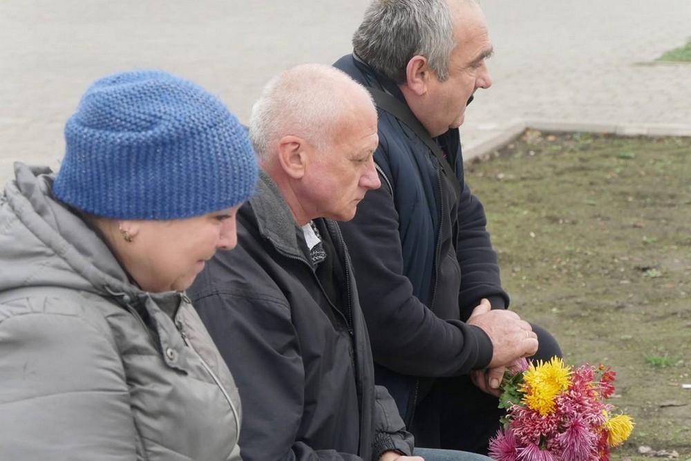 Ще один воїн поповнив небесне військо: на Нікопольщині сьогодні провели в останню путь Захисника (фото)