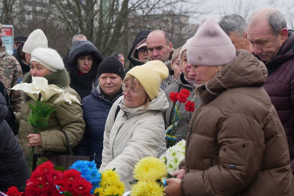 Ще один воїн поповнив небесне військо: на Нікопольщині сьогодні провели в останню путь Захисника (фото)