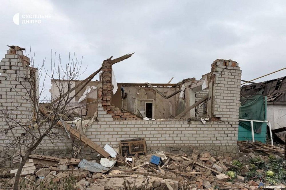 «Віталя ще сидів над сином, так плакав, так плакав…» - сусідка вбитого на Дніпропетровщині 12 -річного хлопчика розповіла про смертельний удар